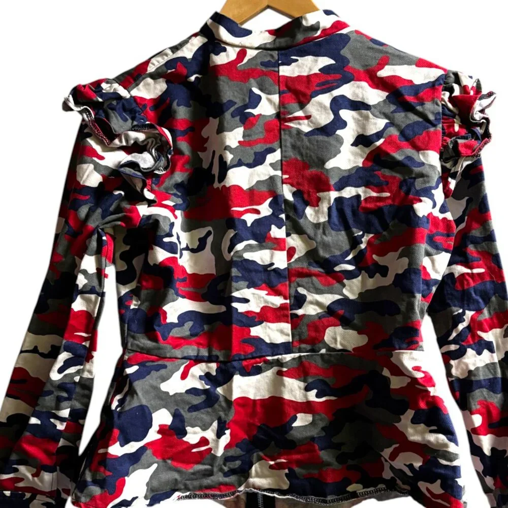Camo Ruffle shoulders zip up‎ jacket girl's XL